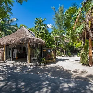 yoga-shala-tulum.quintano-roohotels.com/